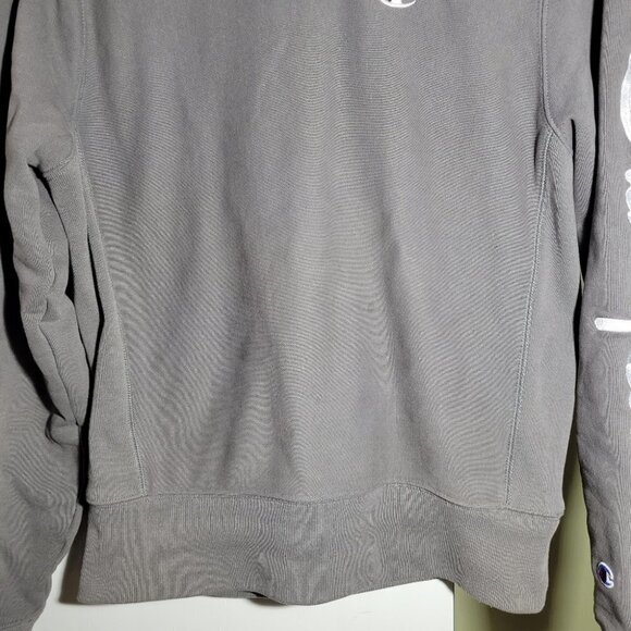 ❤️ 3 for $35 CHAMPION reverse weave sweatshirt embroidered patch gray small - Picture 3 of 8